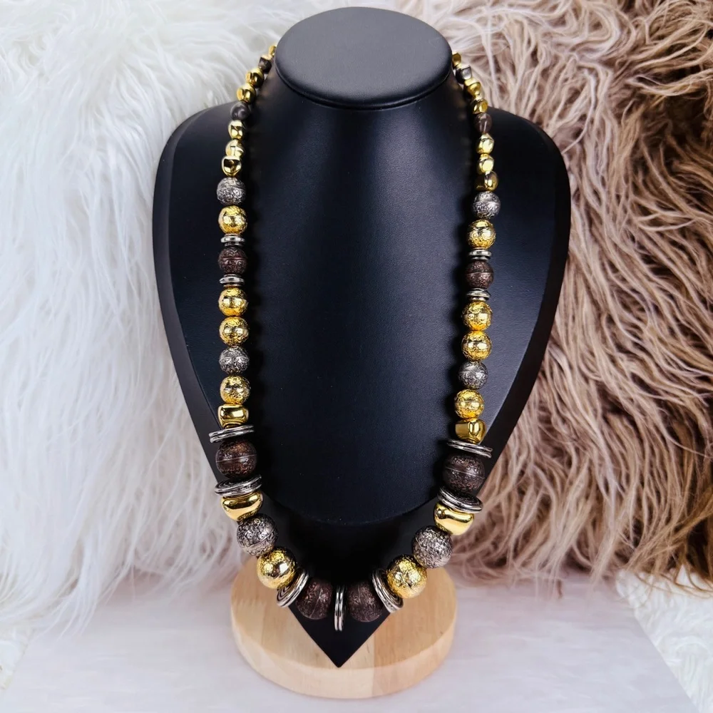Mixed Metal Hammered Modern goldtone black Beaded Necklace.